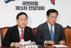 국민의힘 '조국 전 장관 유죄' 놓고 文 전 대통령 입장 표명 요구