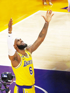 '전설' 넘어선 '킹'…20번째 시즌 만에 NBA 득점신기록