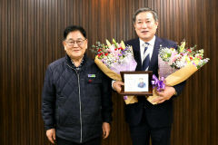 이철우 경주시 의장, 농협중앙회 회장 감사패 받아