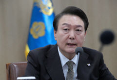 尹, 금융·통신업계 질타하며 경쟁강화 '특단조치' 지시