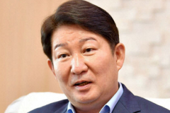 권영진 '대구시 신청사 부지 매각 찬성' 김용판에 