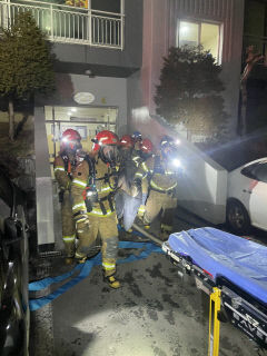 경북 포항 고층아파트서 불…주민 22명 구조