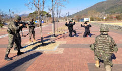 육군 50사단, 신경주역 대테러 종합 훈련…테러범 진압과 빠른 피해 복구
