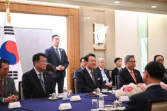 방일 이틀차 尹 대통령, 일본 정계 주요 인사 접견