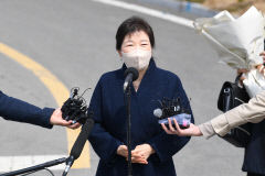 박근혜 전 대통령 '외부활동' 단독 보도 후 다양한 반응 나와