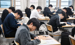 [포토뉴스] 수능 대비 첫 모의고사 실시