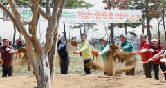 경북도, 식목일 앞두고 도민과 함께 수변공원에 행복을 심다