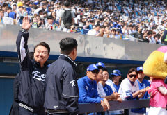 [尹 대구방문] 남다른 '야구 사랑' 尹대통령…역대 6번째 마운드 오른 대통령