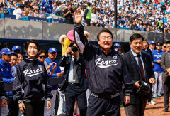 [尹 대구방문] '스트라이크 시구'에 허구연 