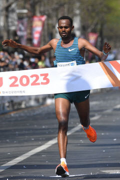 에티오피아 '대구국제마라톤' 남녀 우승 휩쓸다