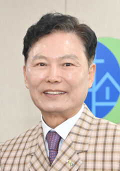 김천일 <주>청우물류 대표, 청송군인재육성장학회에 300만원