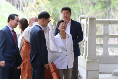 동화사 다녀간 박근혜 전 대통령, 대구 달성 현풍시장도 방문할 듯