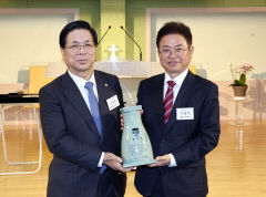 이철우 도지사, 울진 산불 이재민 '사랑의 집 짓기' 이영훈 한국교회총연합 회장에 감사패 전달