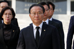 與 윤재옥 원내대표 체제 신임 원내부대표단 현충원 참배