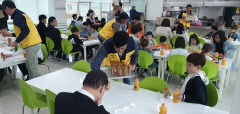 KBS 연예인 골프단, 문경 신망애육원 아이들과 점심 식사