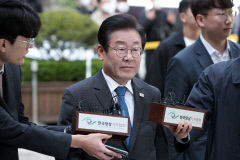 與는 극우외교, 野는 돈봉투…총선 앞두고 리스크 쌓이는 여야