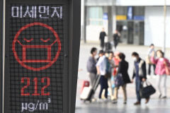 [포토뉴스] 또다시 대구로 날아든 지긋지긋한 황사