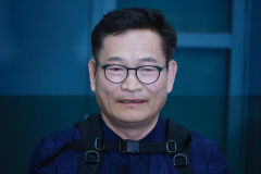 '돈 봉투 살포' 의혹으로 민주당 지지율 급락
