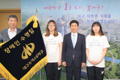 대구 달서구, 지역 최초 장애인 수영팀 창단 맞춰 대구 간판 선수 강주은·강정은 영입