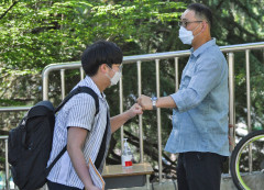 씁쓸한 스승의 날…교사 만족도 23.6% '사상 최저'