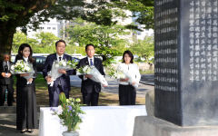 尹, 기시다와 日 히로시마 한인 원폭 위령비 참배…