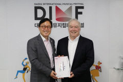 DIMF, 세계최대 박물관 그룹 스미소니언재단과 손잡는다