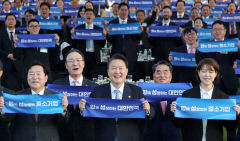 尹 기업인 만나 