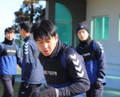 박주호 , 내달 6일 은퇴식…아내 병간호와 가족위해