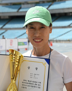 [제16회 영남일보 국제하프마라톤대회] 10㎞ 여자부 우승 정순자씨 