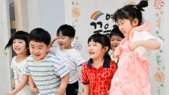 [포토뉴스] 마스크 없이 마음껏 노는 어린이집 원아들