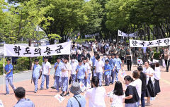 [포토뉴스] 현충일 맞아 6·25전쟁 퍼레이드 펼치는 대구시민들