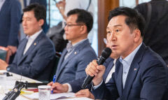 여야, 후쿠시마 원전 오염수 두고 공방전