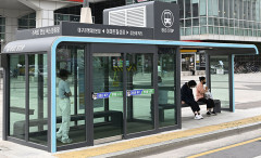 냉난방에 안전·편의·재미 다 잡았다…진화하는 버스승강장