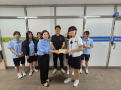 포항제철중 통일동아리, 북한이탈주민 돕기 기부금 전달
