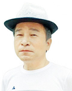 [정만진의 문학 향기] 무덤 위의 잔나비