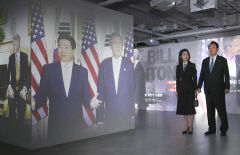 尹, 6·25 맞아 전쟁 영웅·후손들과 '한미동맹 70주년 특별전' 관람