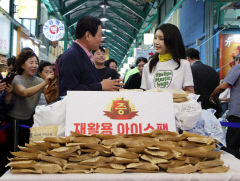 김건희 여사 강릉서 경포해변 정화활동·시장방문 등 민생행보