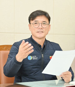 민선 8기 1주년 윤경희 청송군수, 농업 시스템 혁신…청송사과 해외 판로 개척 성과