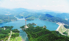 [힐링 여행] 김천시, 김천부항댐 스카이워크 하늘을 걷는 기분…산들바람·탁 트인 풍경 만끽