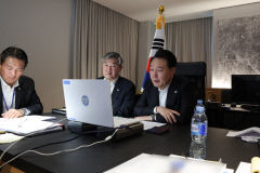 北 ICBM 도발에 尹대통령 현지서 긴급 NSC…