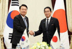 尹, 기시다 日총리에 
