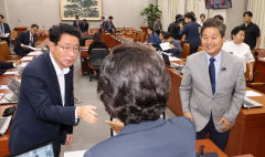 일반인도 어깨띠 선거운동 가능해질듯…정개특위 개정안 의결