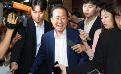 홍준표 '우중 골프' 논란에 