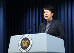 尹, 휴가 첫날 '무량판 아파트' 문제 챙기며 현안대응…긴급고위당정 개최도