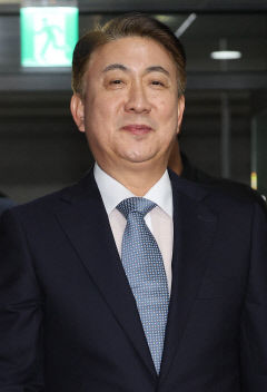 與 