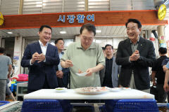 휴가에도 매일같이 현안 대응…尹대통령도 피하지 못한 '휴가 징크스'