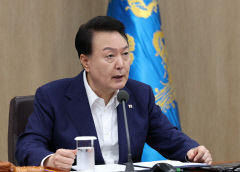 [속보] 윤대통령 용산서 태풍 '카눈' 대비 긴급점검회의 개최
