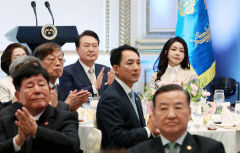 尹, 독립유공자·유족 오찬 갖고 예우…