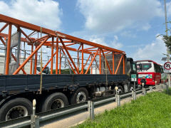 트레일러와 고속버스, SUV 삼중 추돌사고 발생, 5명 다쳐