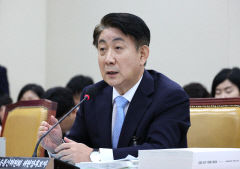 이동관 방통위원장 후보자 임명 둘러싸고 與野 공방